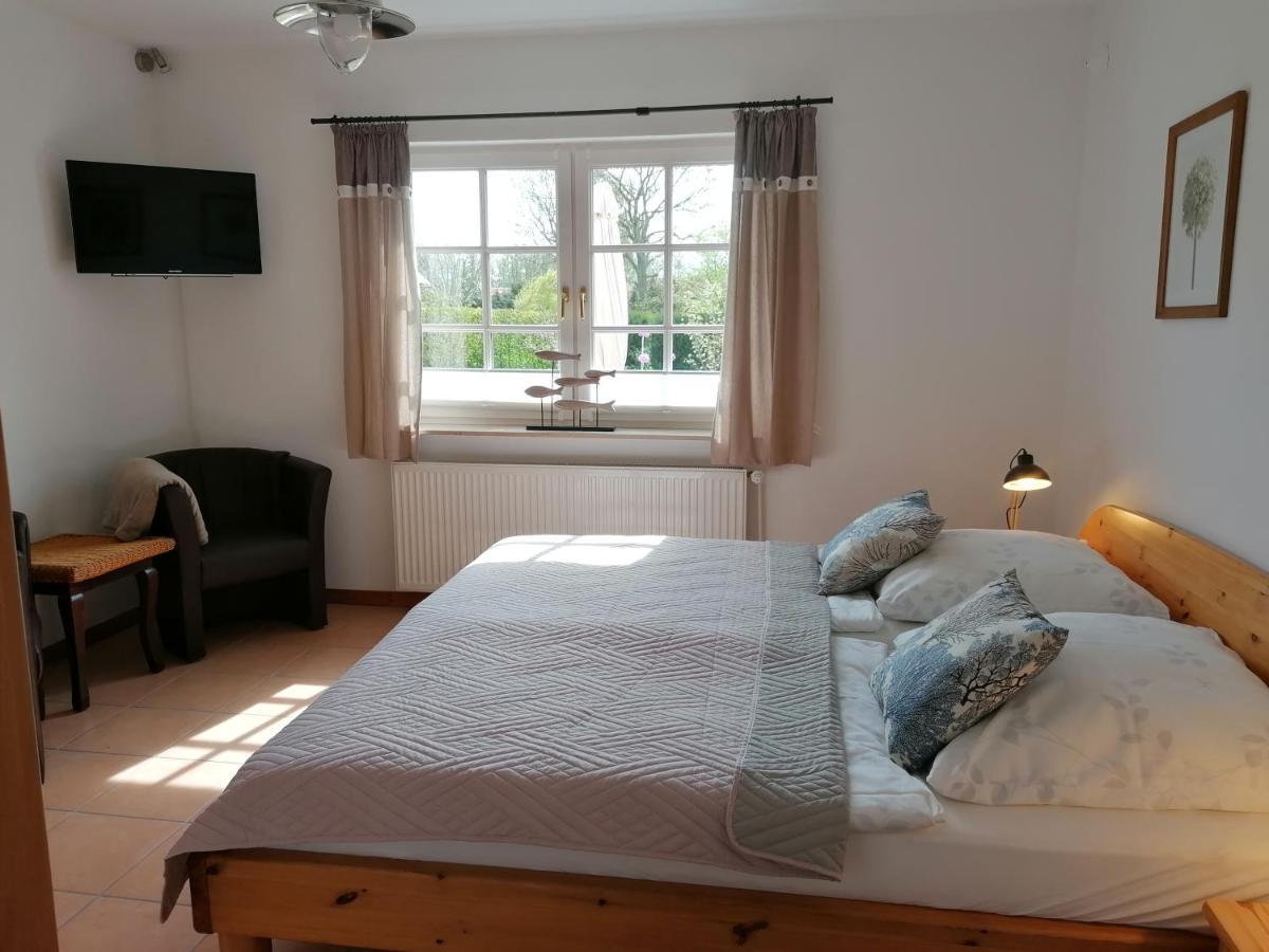 Boddenhus Auf Ruegen - Ferienwohnungen Und Pension Rappin Zewnętrze zdjęcie