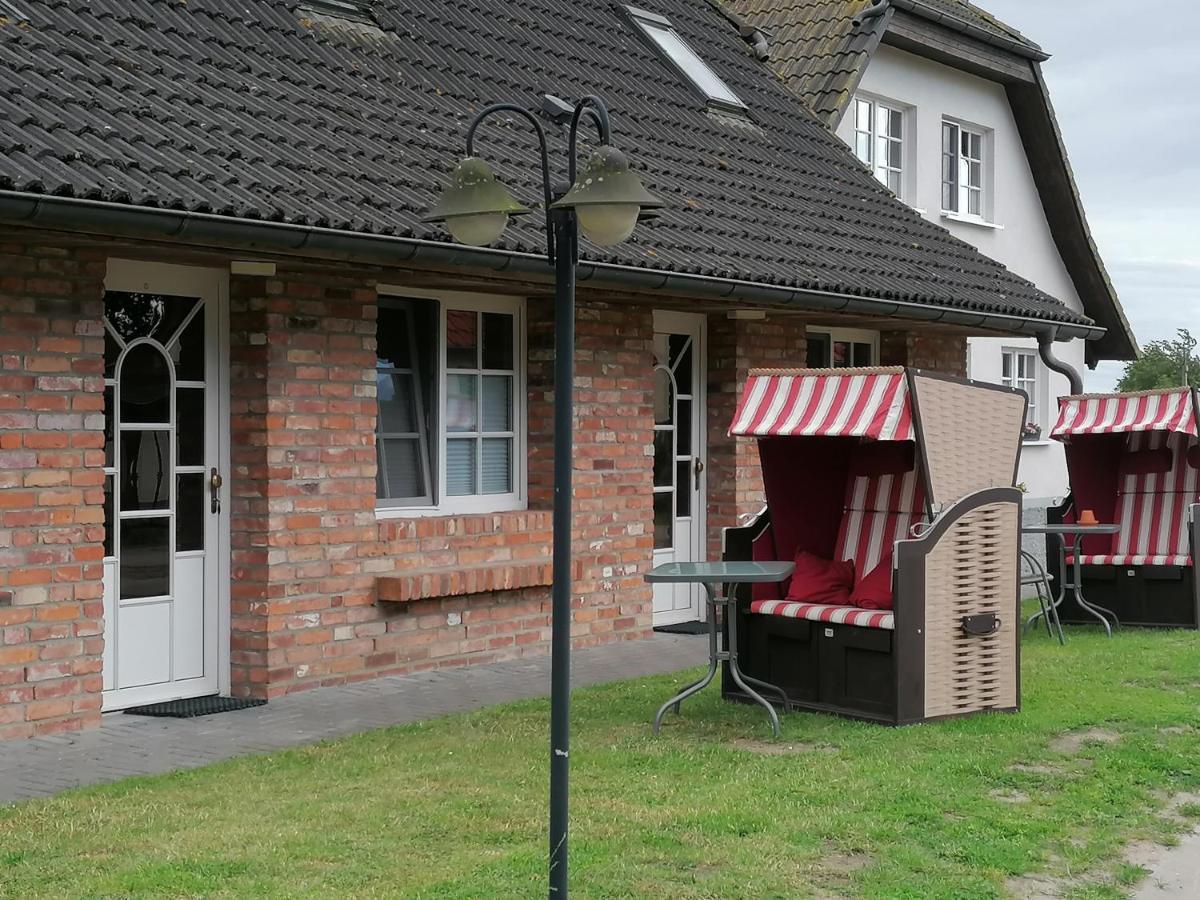 Boddenhus Auf Ruegen - Ferienwohnungen Und Pension Rappin Zewnętrze zdjęcie